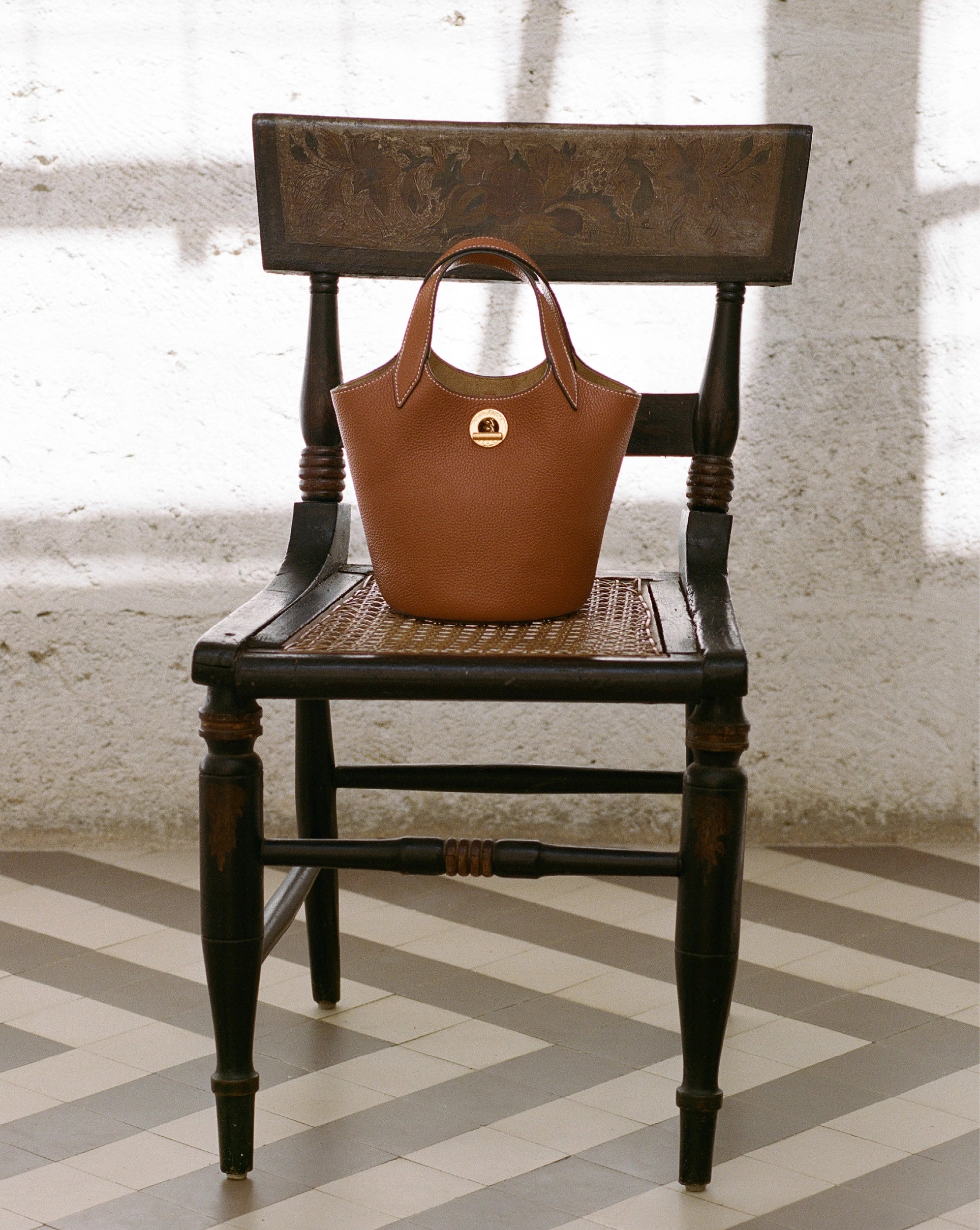 バッグ Anchor Top-Handle Bag in Tan Leather Hazelwood | Veronica Beard