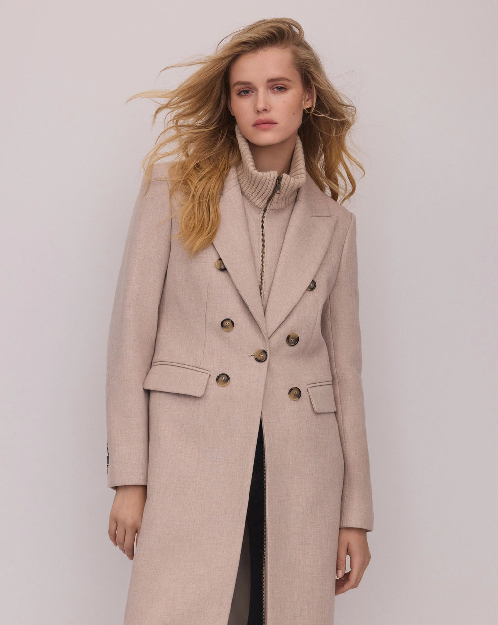Veronica Beard Beige wool coat, single-breasted, with buttoned cuffs.