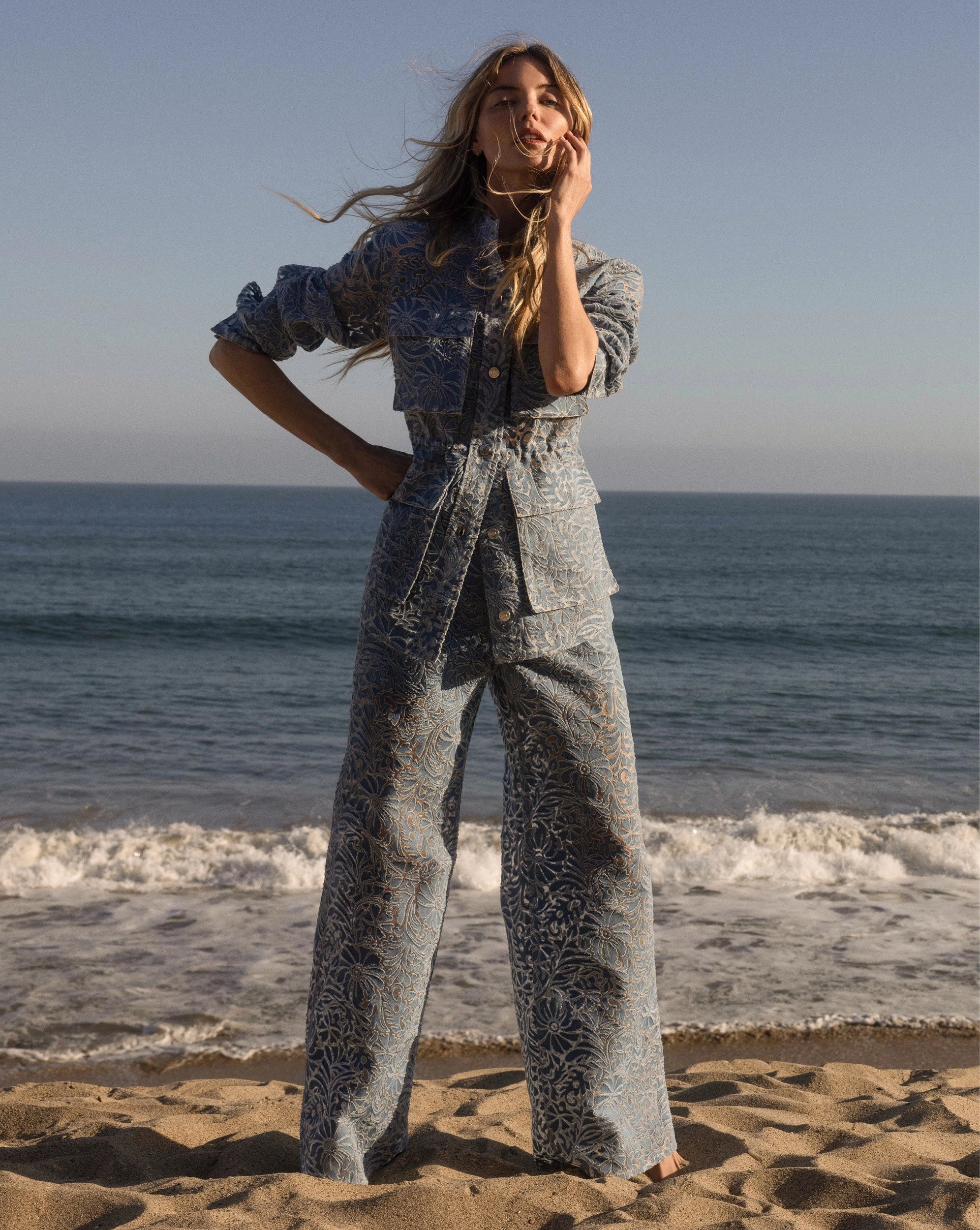 VERONICA BEARD ダブル デニムジャケット シルバー Lane Burnout Denim Jacket in Lakeshore | Veronica Beard