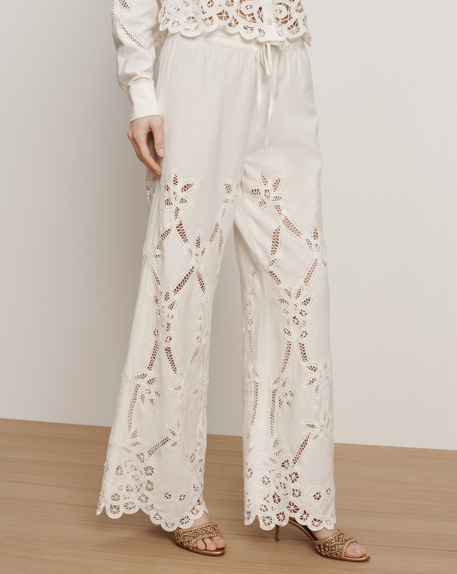 Veronica Beard Daisy Wide-Leg Eyelet Pants, Dove, Women's, M, Pants & Shorts Wide Leg Pants & Culottes Veronica Beard Daisy Wide-Leg Eyelet Pants, Dove, Women's, M, Pants & Shorts Wide Leg Pants & Culottes