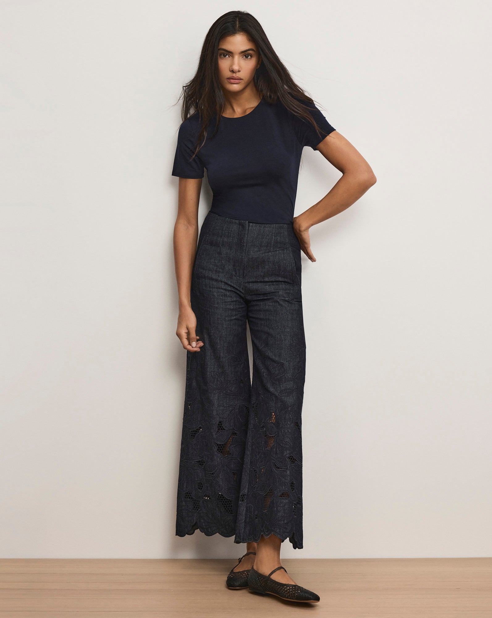 Osborne Wide-Leg Eyelet Pant in Indigo Rinse Dark Wash | Veronica