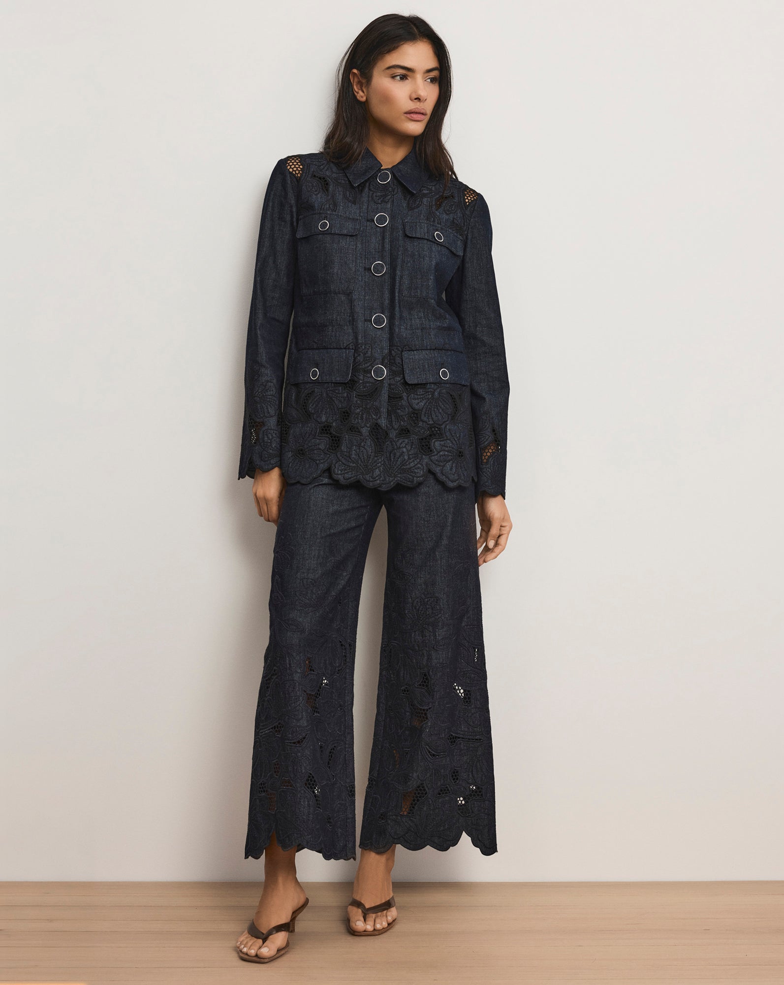 Osborne Wide-Leg Eyelet Pant in Indigo Rinse Dark Wash | Veronica
