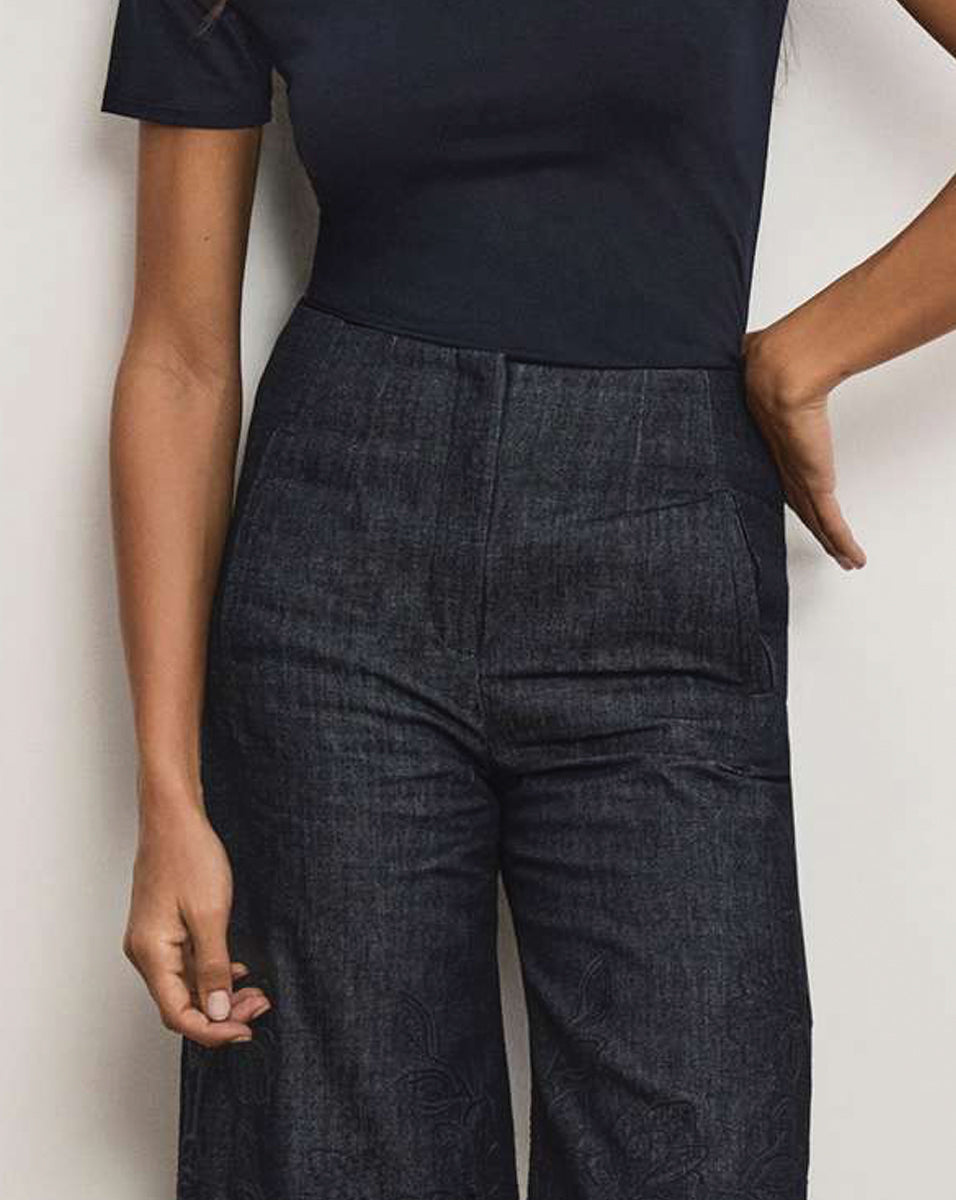 Osborne Wide-Leg Eyelet Pant in Indigo Rinse Dark Wash | Veronica