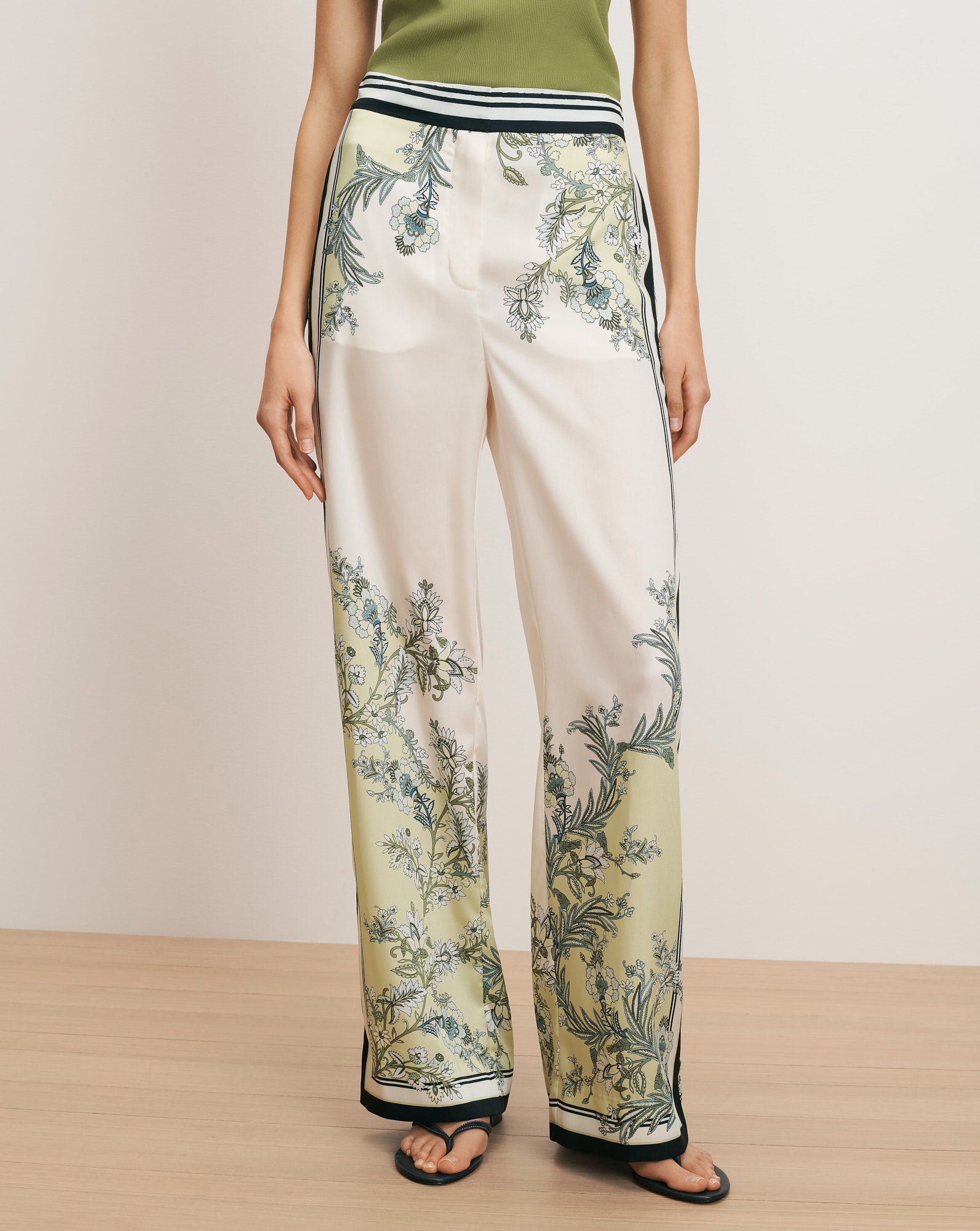 VERONICA ゲリラワイルドフレアパンツ Grigore Wide-Leg Silk Pant in Light Green Pistachio Multi