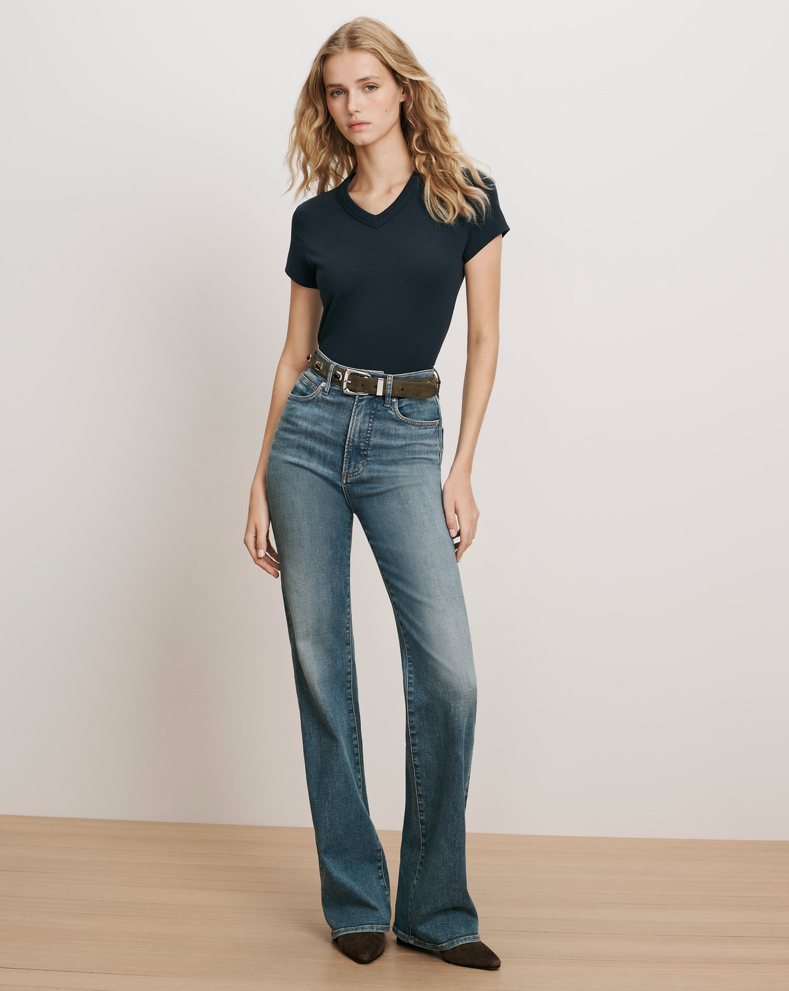 Veronica Beard Navy v-neck t-shirt and wide-leg jeans.