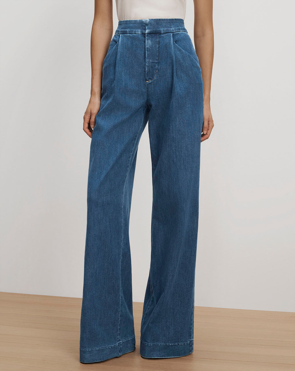 Veronica Beard Blue denim wide-leg pleated pants.