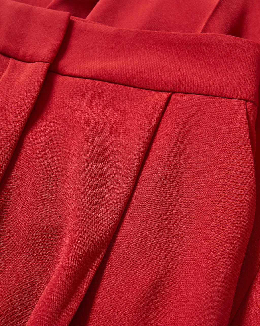 Veronica Beard Red pleated trousers with a fitted waistband.