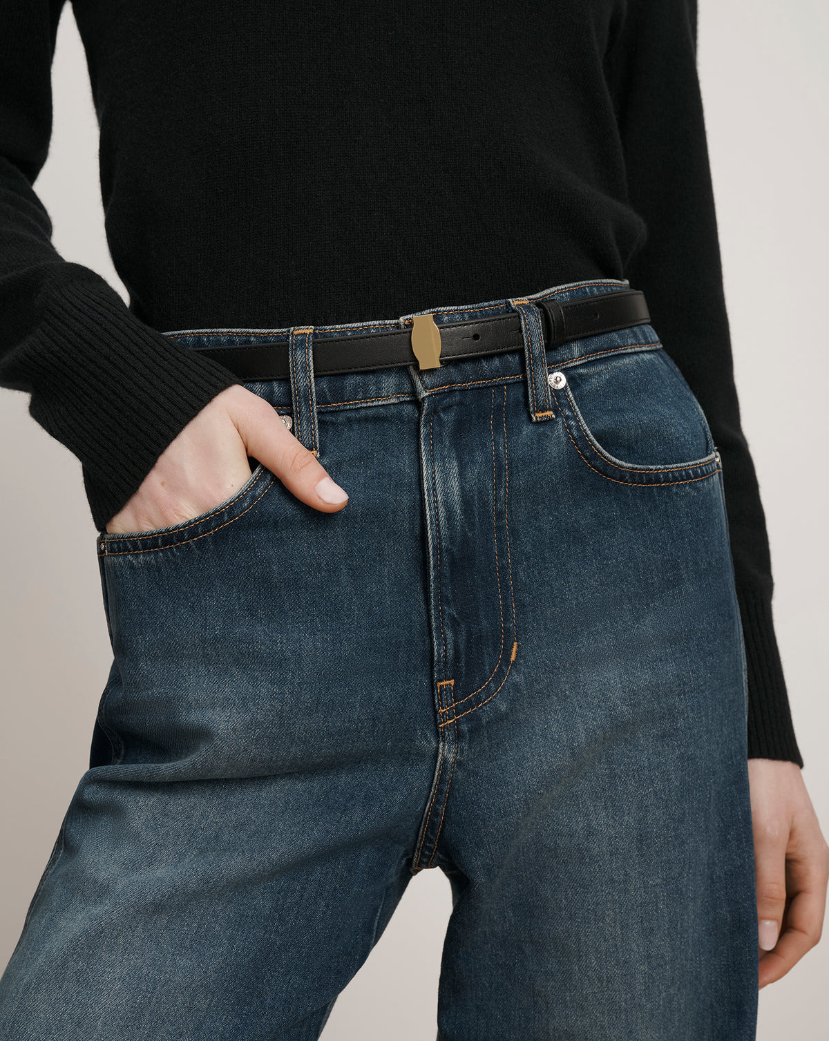 Dash Thin Leather Belt in Black | Veronica Beard display picture 2