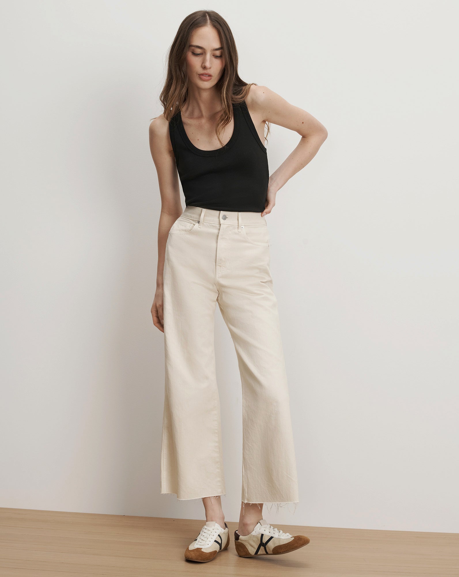 Veronica Beard Taylor Cropped Wide-Leg Jean - Ecru