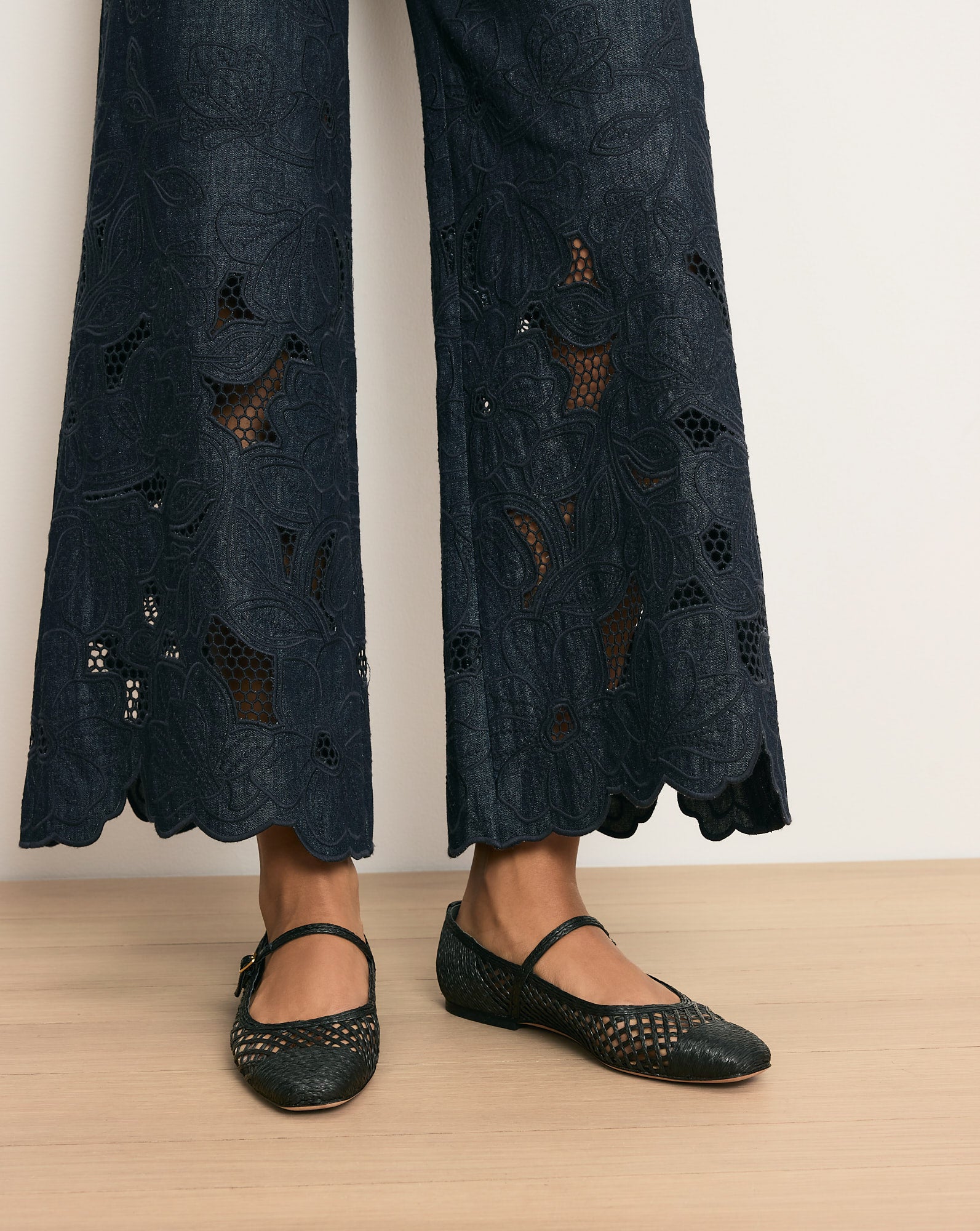 Ellie Woven Raffia Flat in Black | Veronica Beard
