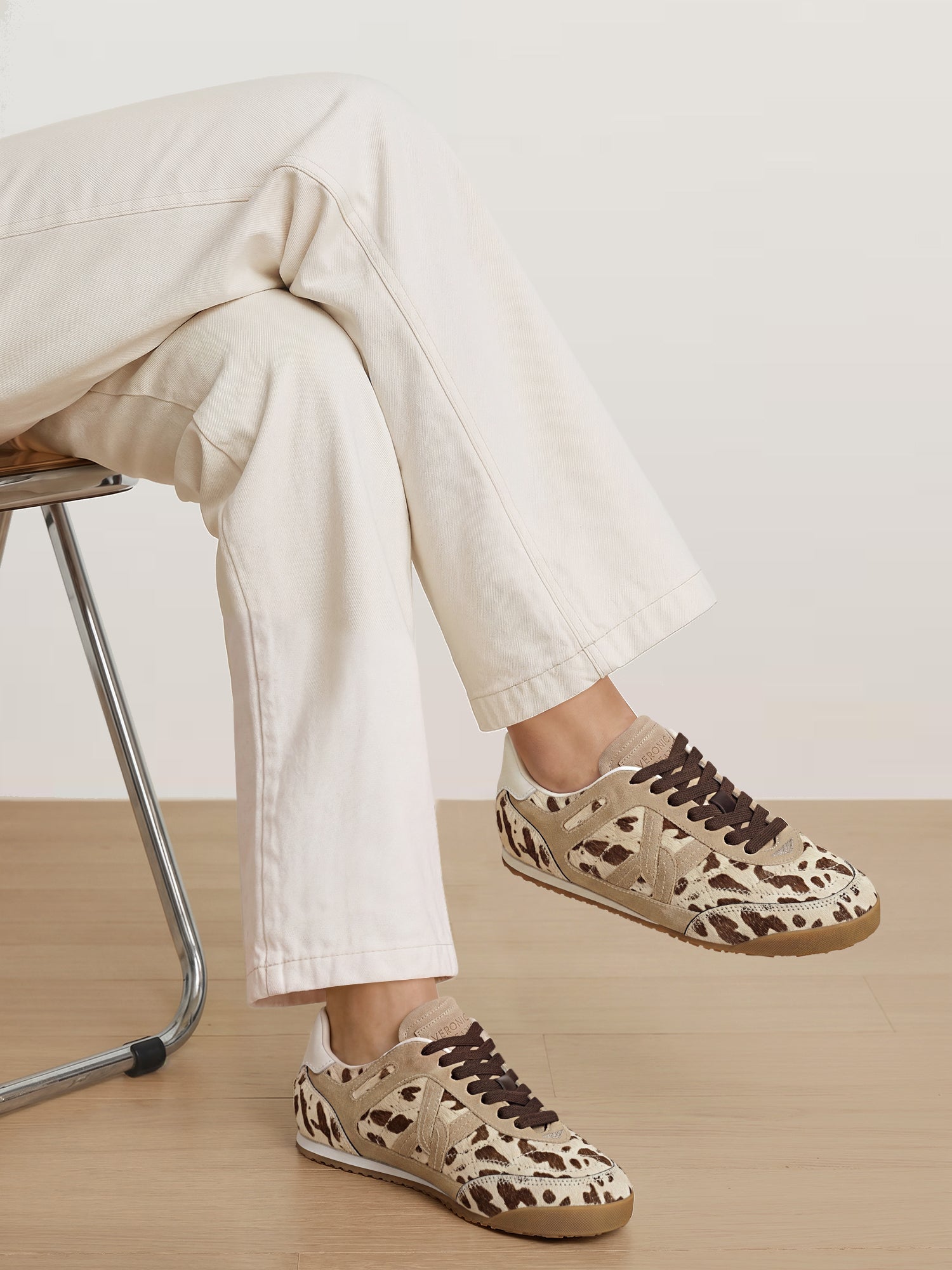 ねば テラヴィ BR58 RL Natalia Calf Hair Sneaker in Sand/Brown Multi | Veronica Beard