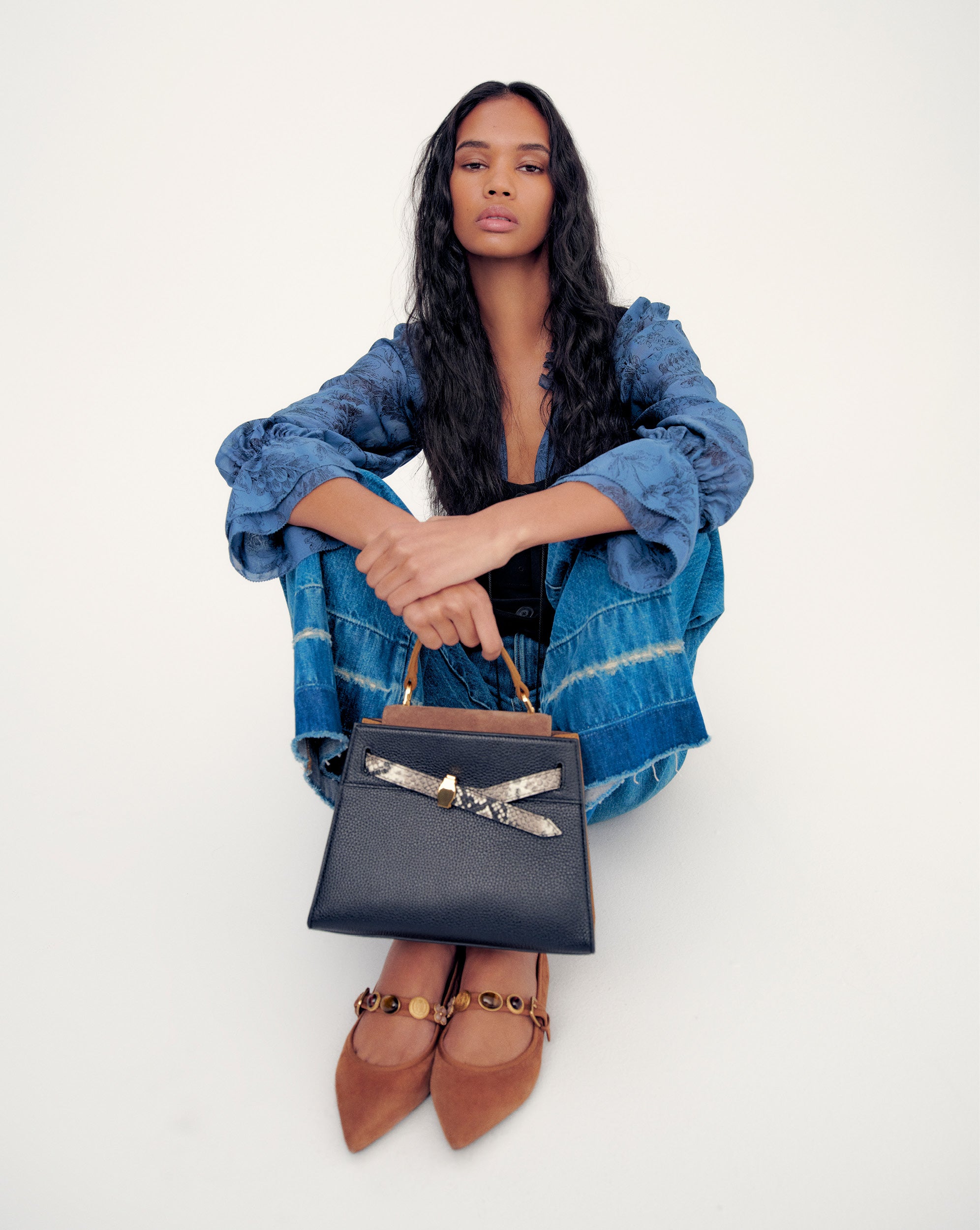 VERONICA オフショルダー Veronica Beard Dash Bag in Navy Seude | Veronica Beard