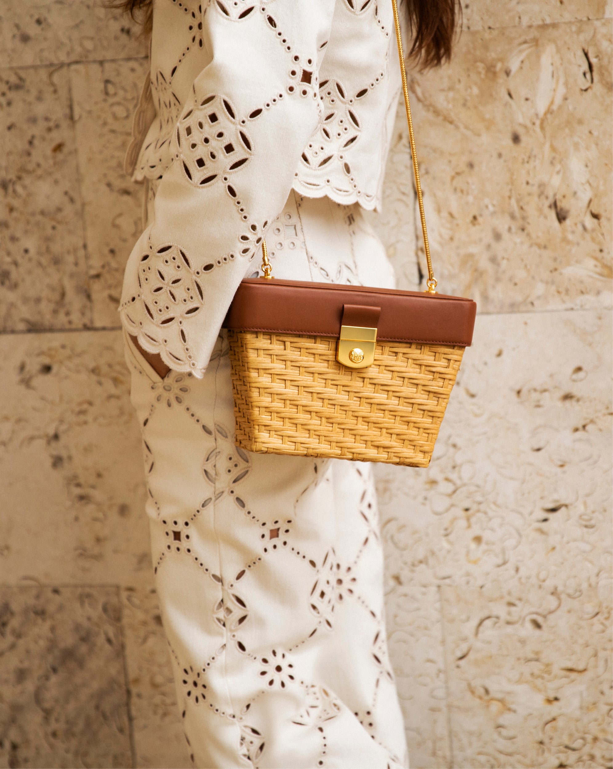 Veronica Beard Lock Box Trap B in Natural Wicker/ Hazelwood