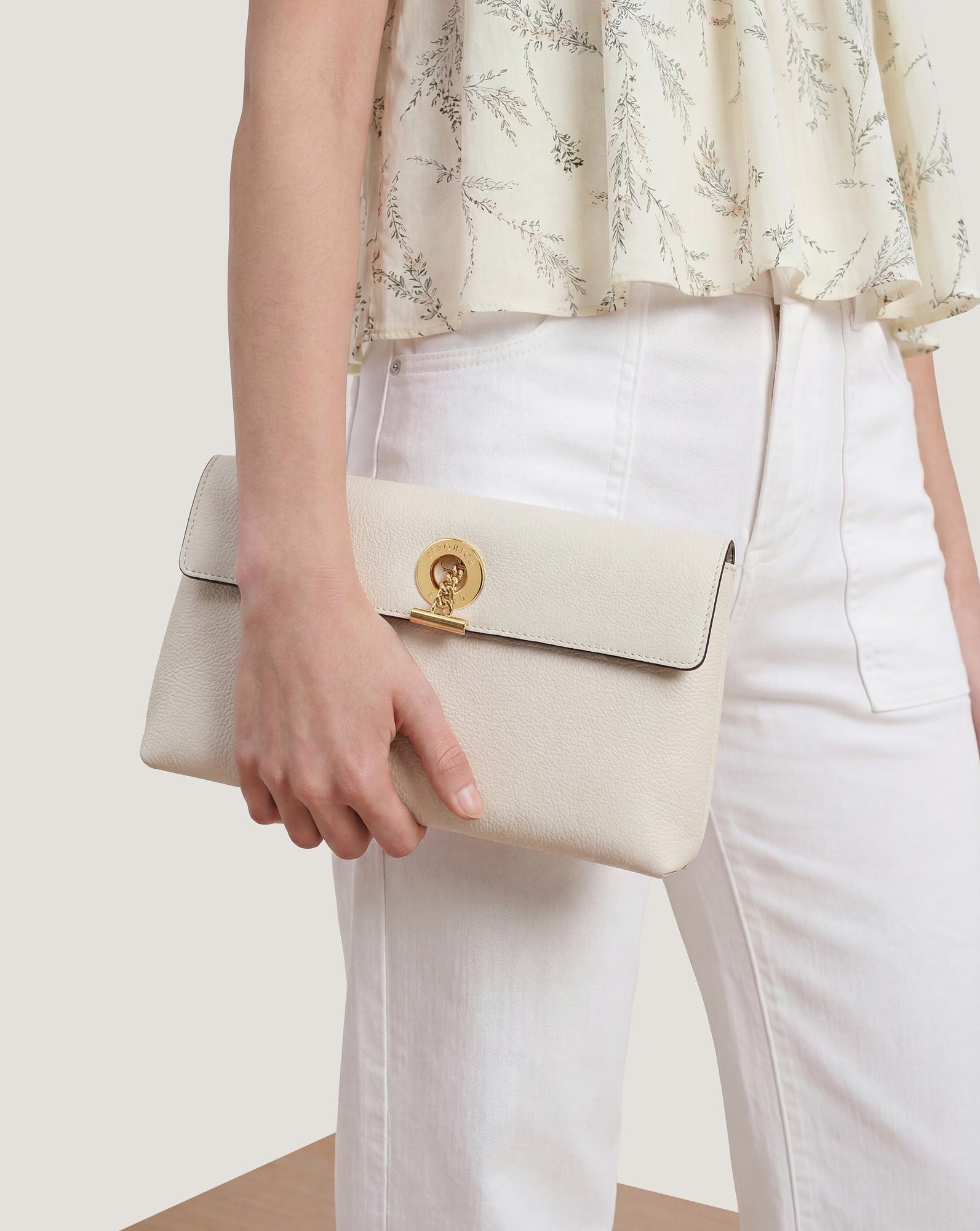 Anchor Clutch in Off White Pebbled Leather | Veronica Beard