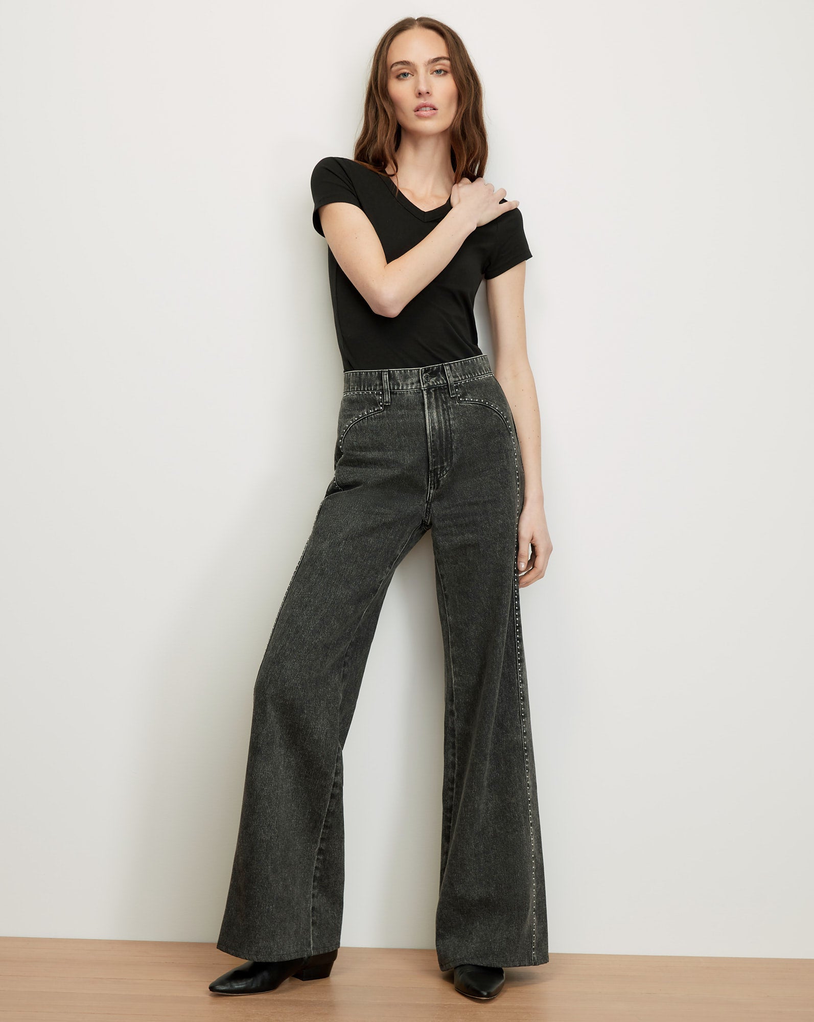 Veronica Beard Black t-shirt and dark gray wide-leg jeans with